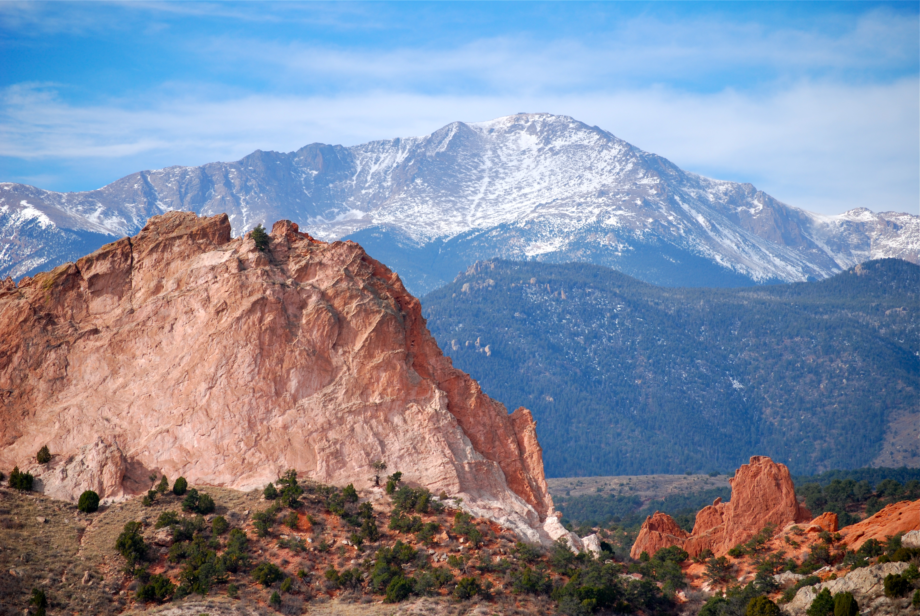 Red sandstone formations and mountains in Colorado Springs